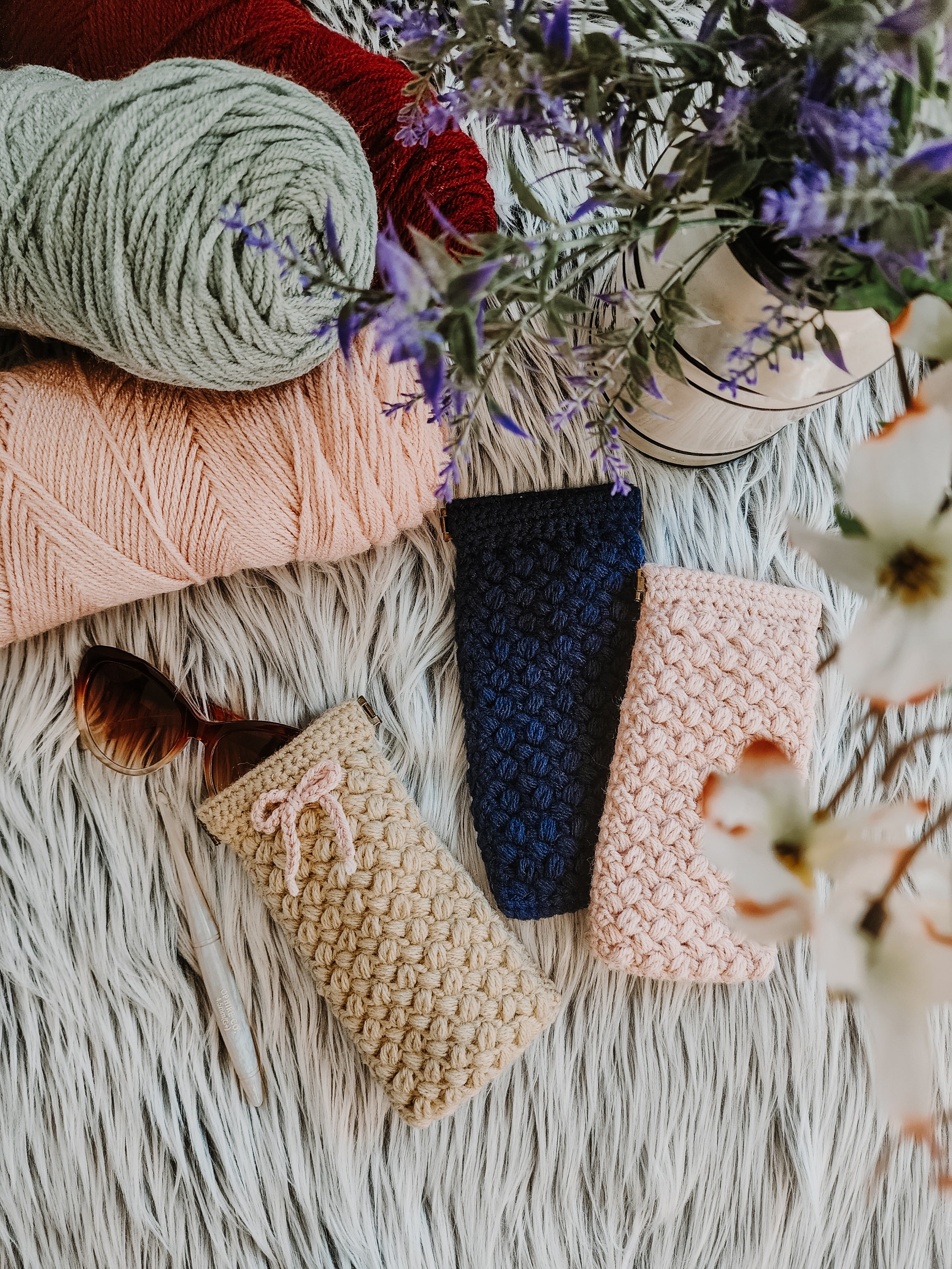 River Rocks Glasses Cozy // Free Pattern